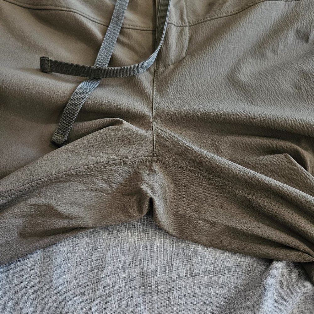 Mountain Hardware Mediumweight Shell - image 3